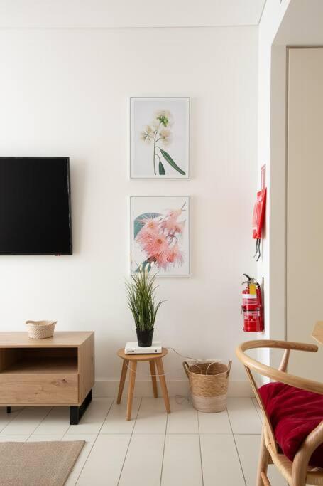 Secluded Surry Hills Escape With Private Balcony Apartment