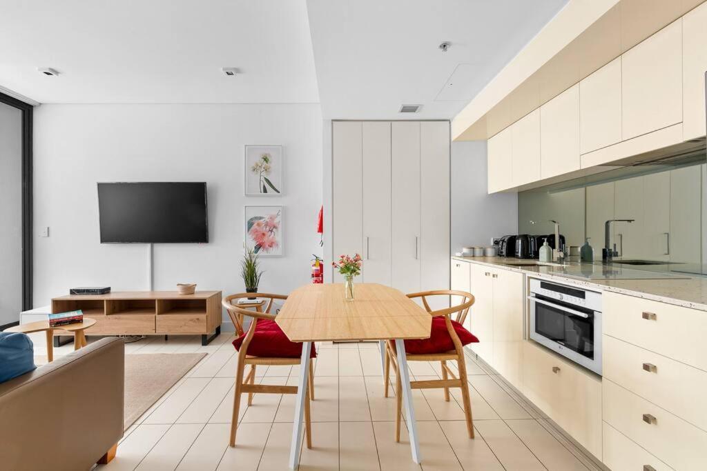Secluded Surry Hills Escape With Private Balcony