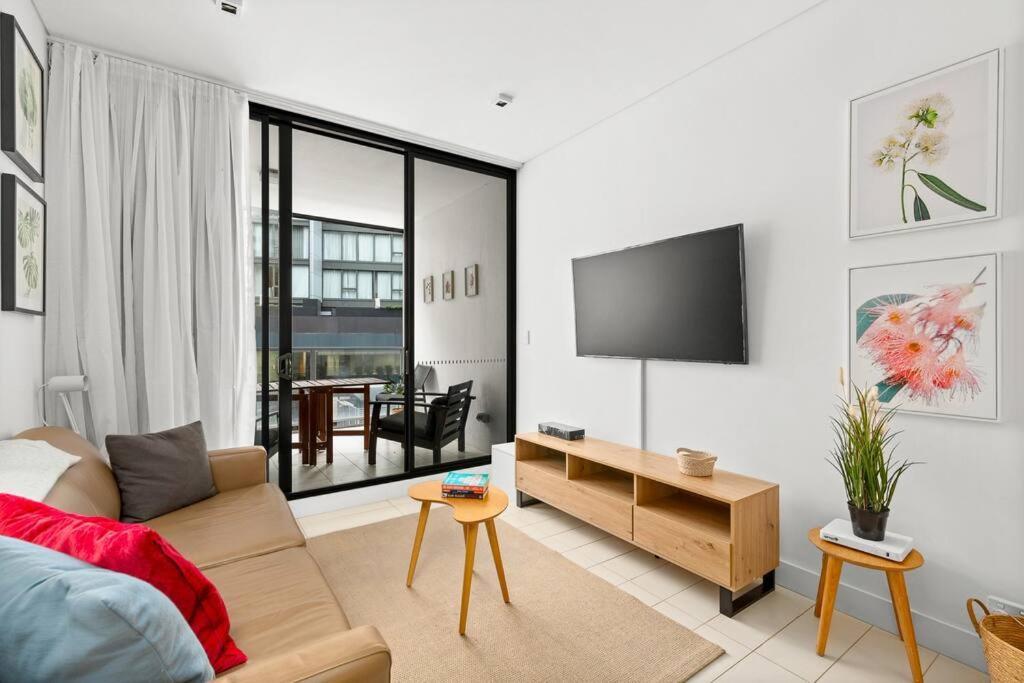 Secluded Surry Hills Escape With Private Balcony Apartment Sydney